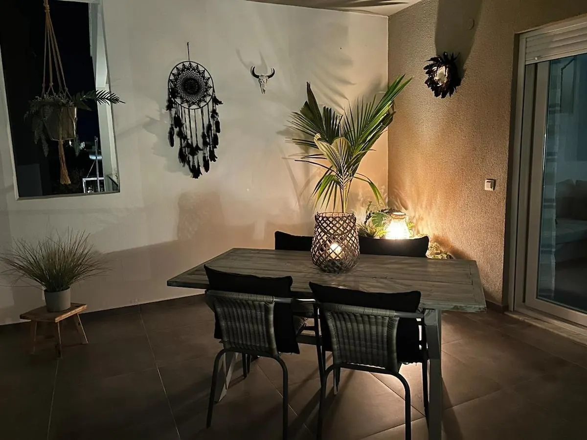 Apartment Luxurious 2-Bedroom, 2-Bathroom Duplex Nikiti