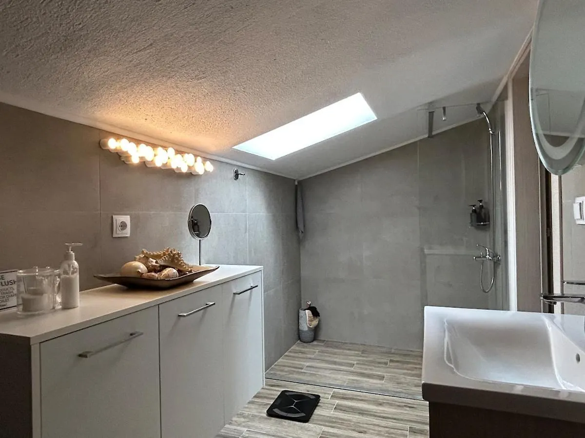 Apartment Luxurious 2-Bedroom, 2-Bathroom Duplex Nikiti
