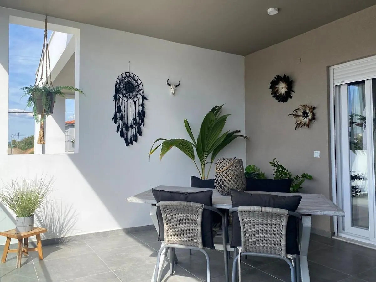 Luxurious 2-Bedroom, 2-Bathroom Duplex Nikiti  Apartmán